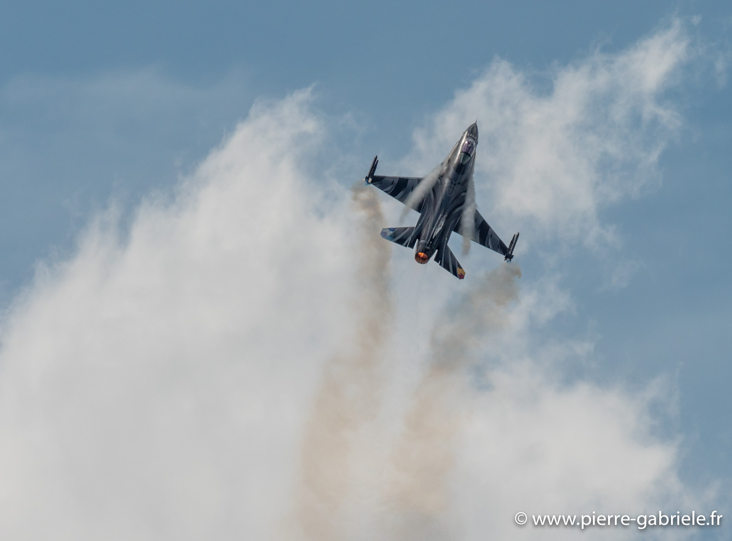 f16-g92_3426.jpg