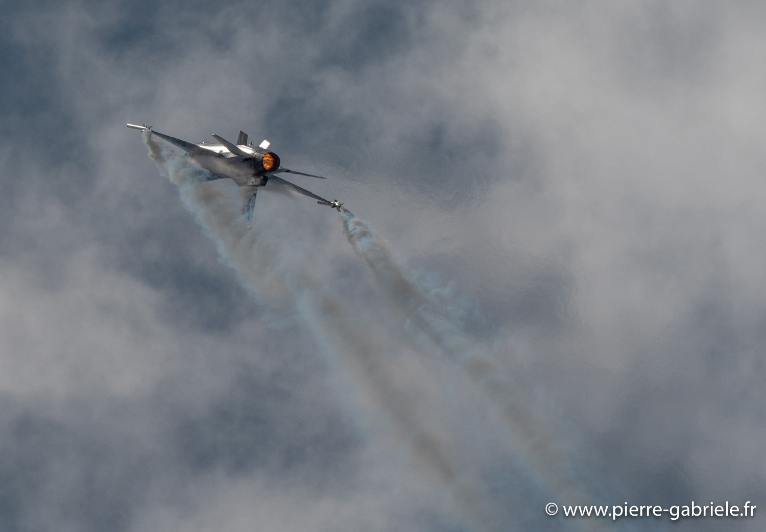 f16-g92_3441.jpg