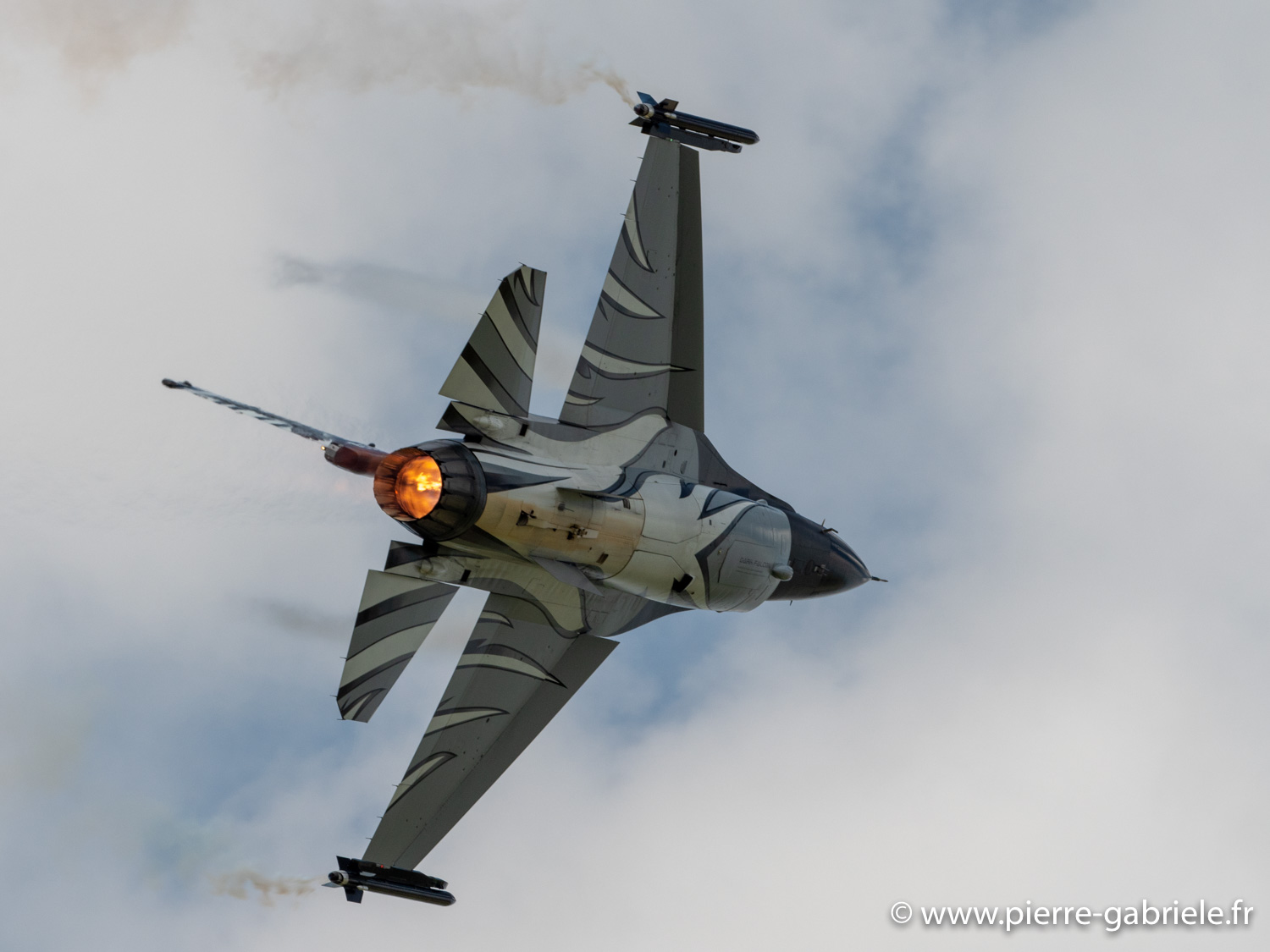 f16-g92_3446.jpg