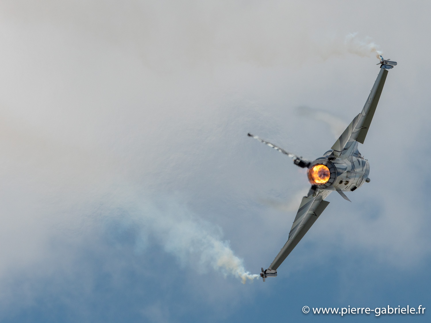 f16-g92_3447.jpg