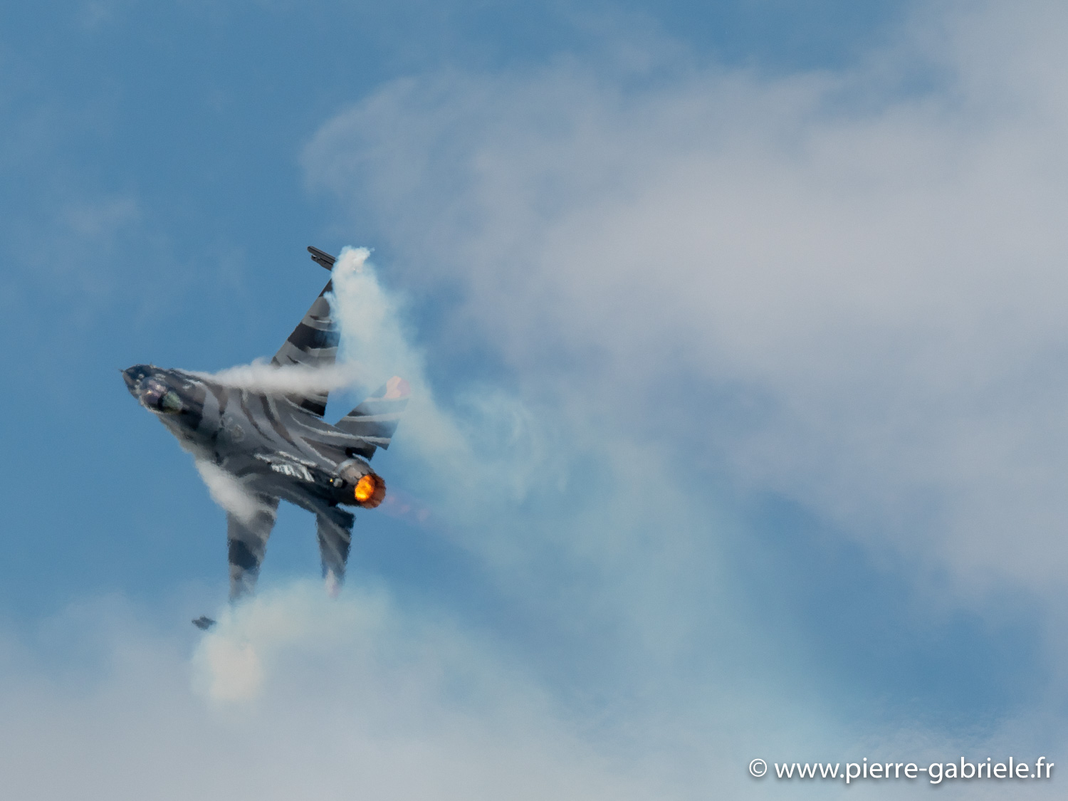 f16-g92_3449.jpg