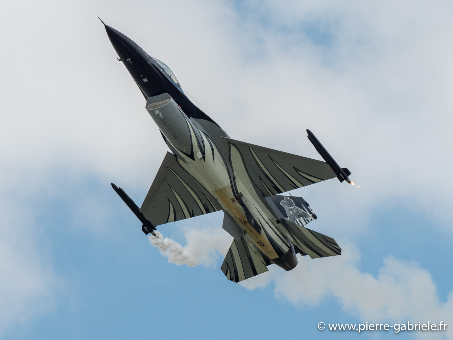 f16-g92_3472.jpg