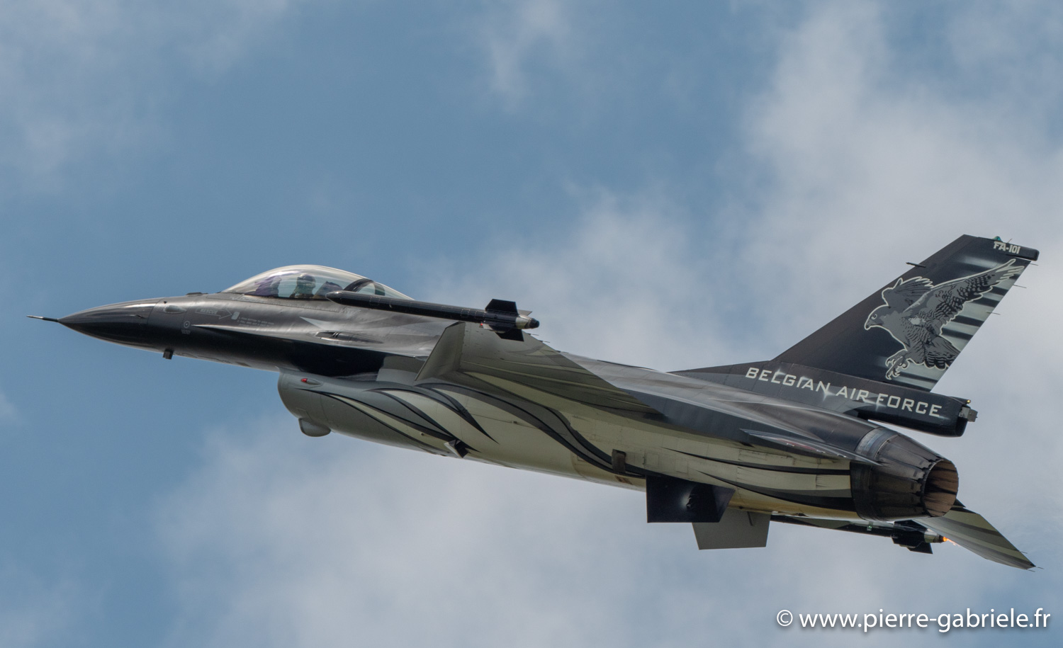 f16-g92_3475.jpg