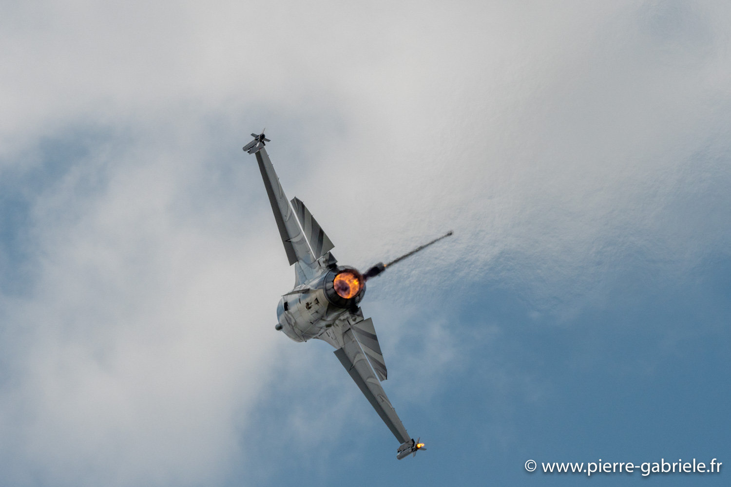 f16-g92_3479.jpg