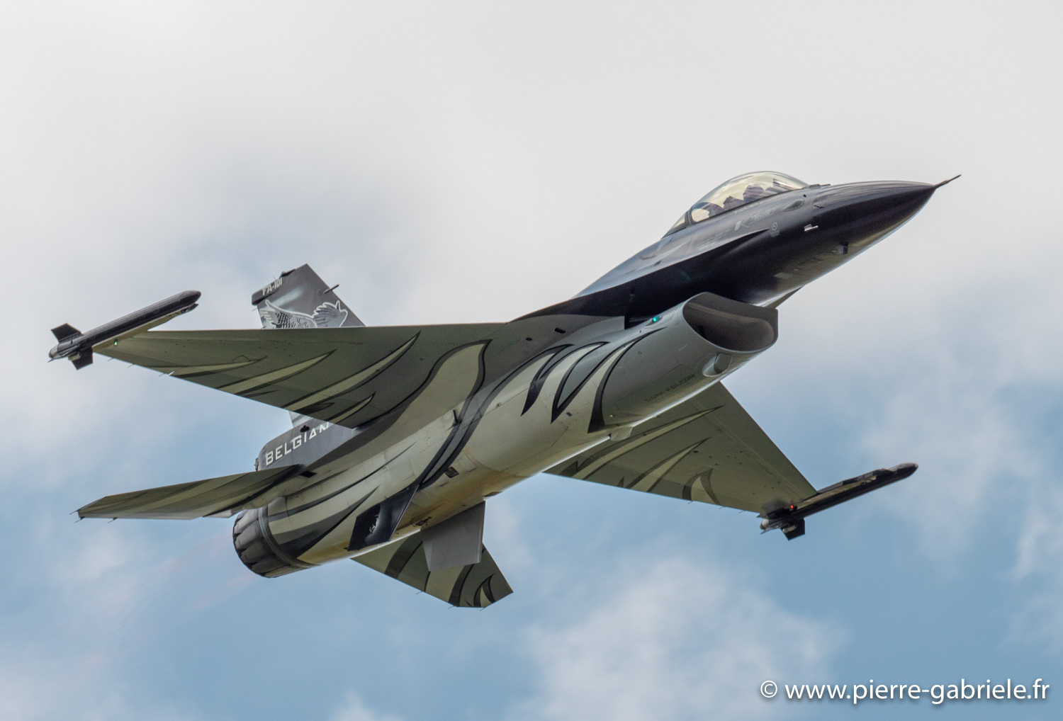 f16-g92_3488.jpg