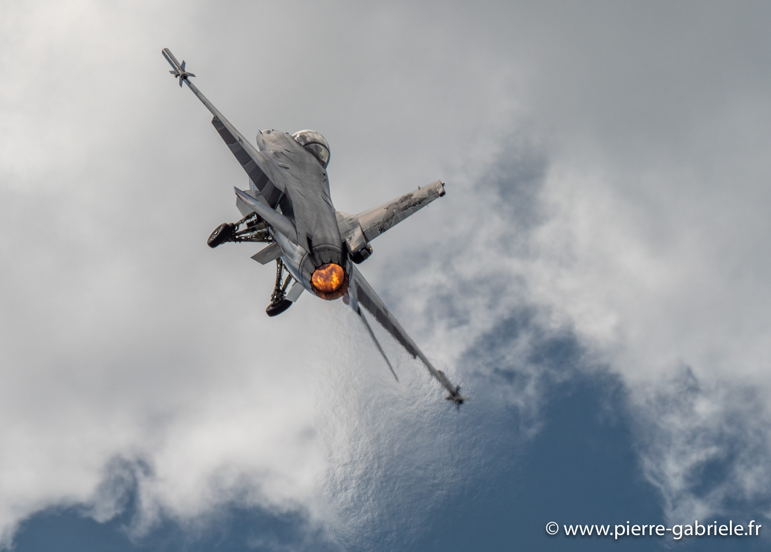 f16-g92_3495.jpg