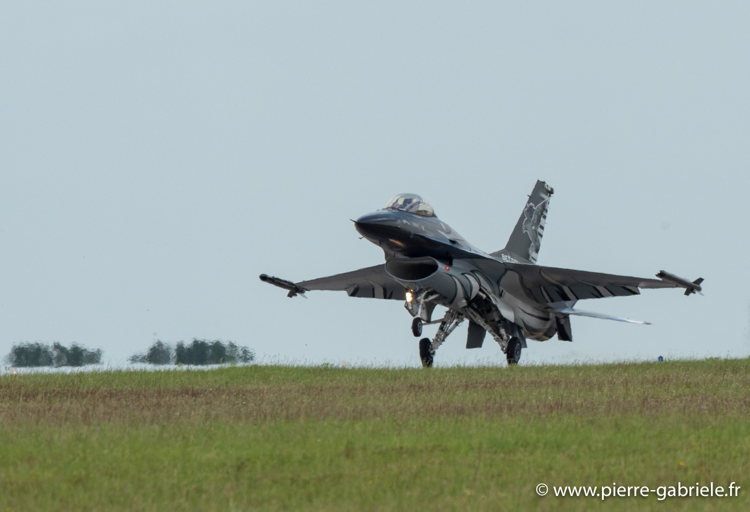 f16-g92_3499.jpg